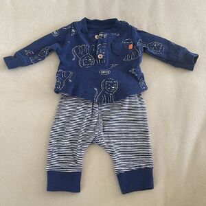 Carter’s newborn set blue